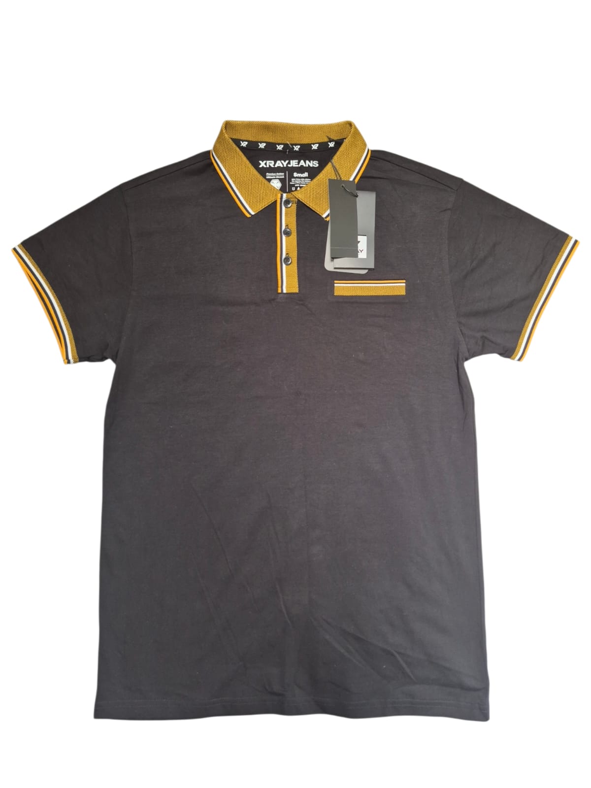 Camisa tipo polo negra detalle mostza, blanco